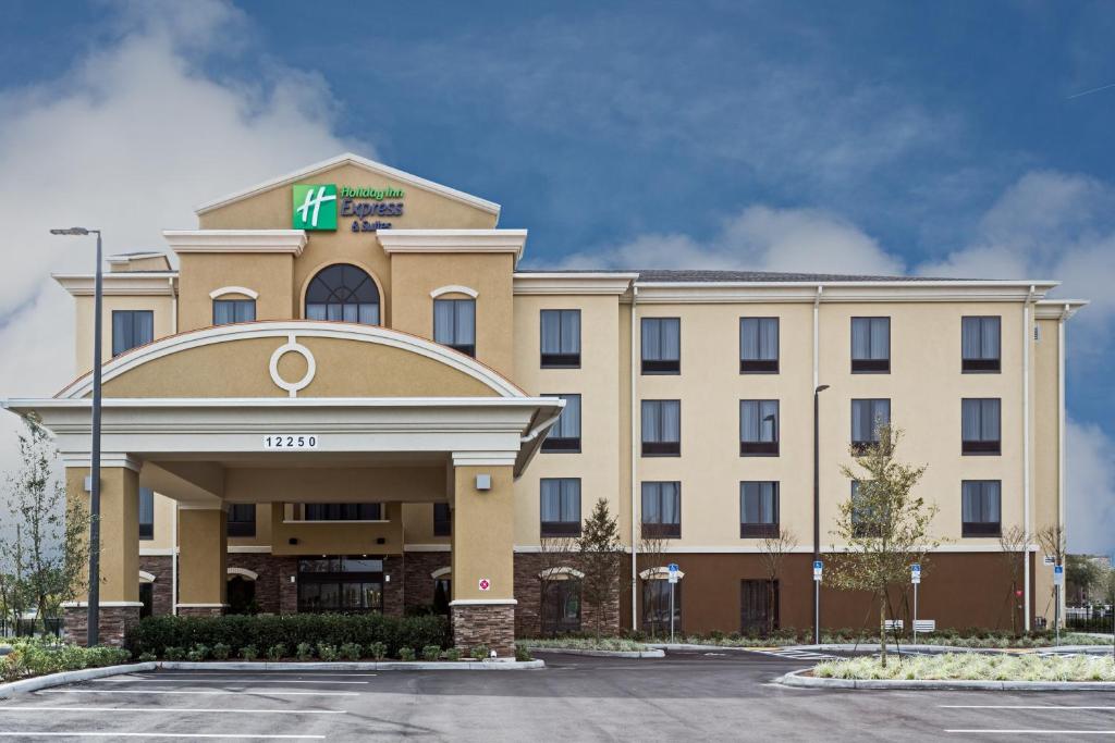 Holiday Inn Express Hotel & Suites Orlando East-UCF Area an IHG Hotel - main image