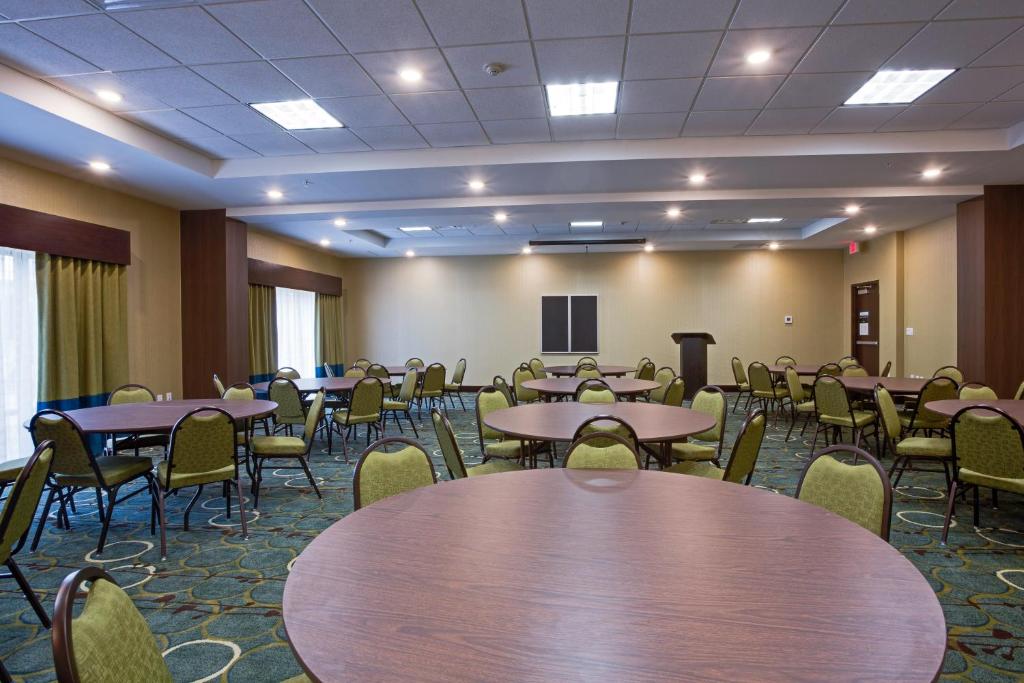 Holiday Inn Express Hotel & Suites Orlando East-UCF Area an IHG Hotel - image 3